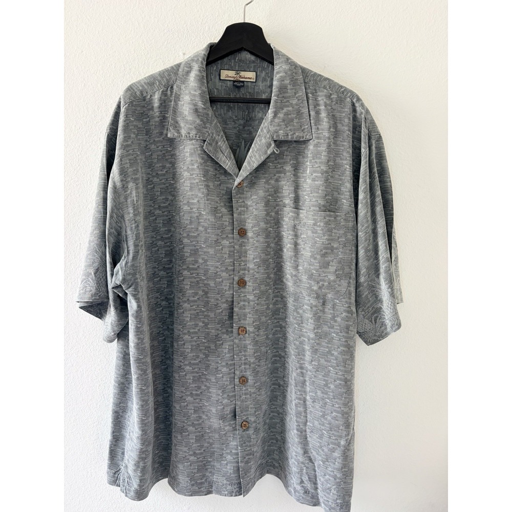 Tommy Bahama 100% Silk Short Sleeve Shirt Men's XL Gray Pineapple Back Logo